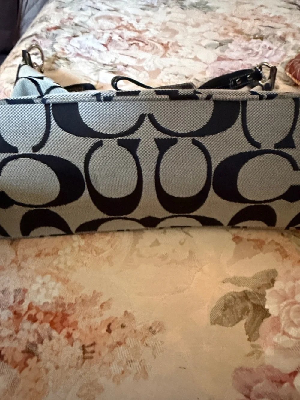 Coach Black and Khaki Signature Canvas Shoulder Bag - Picture 4 of 6